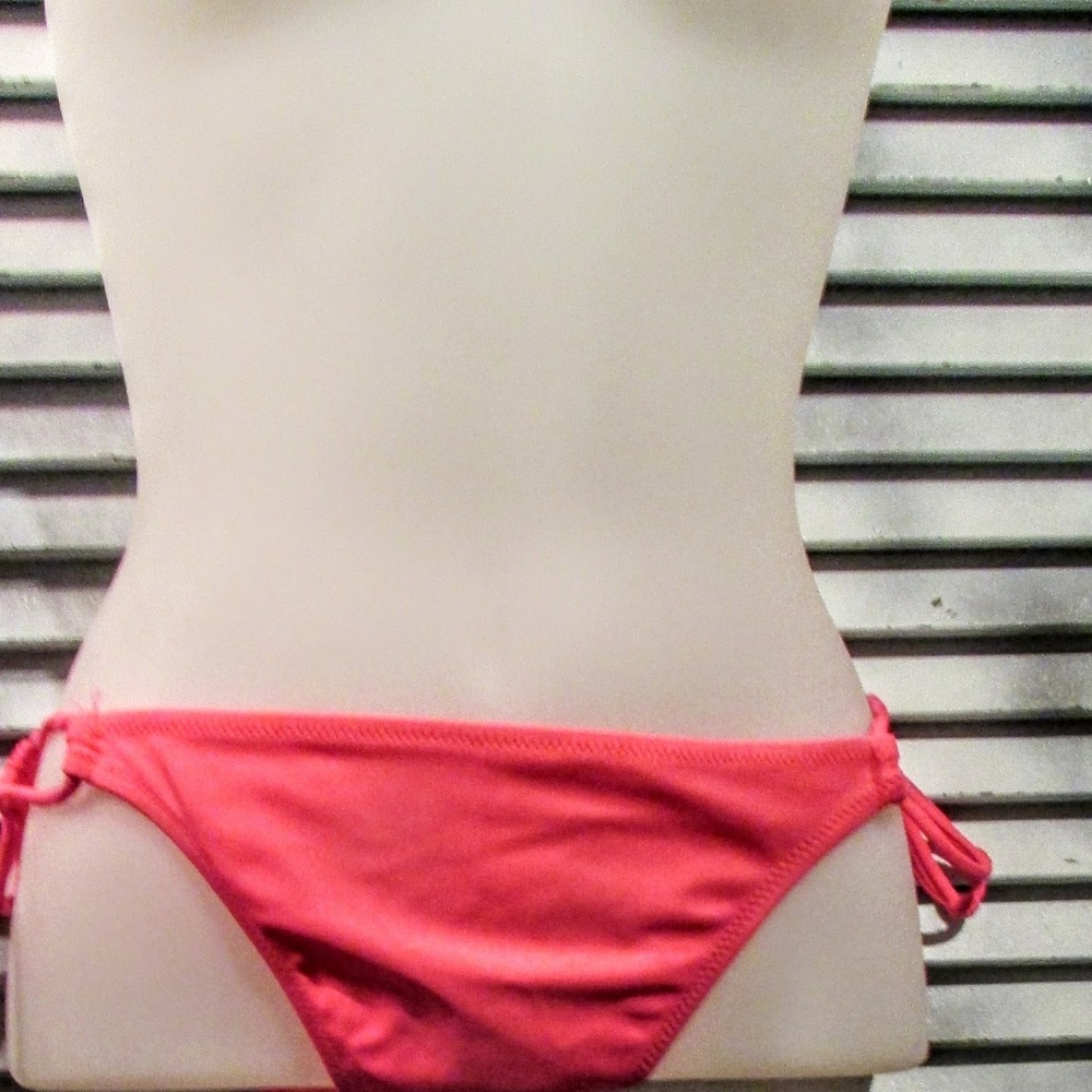 Donating 3/1 Victoria's Secret M bikini bottom - Picture 4 of 8